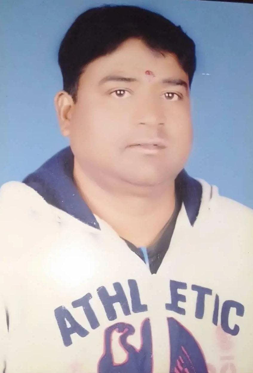 There is no arrangement of bonfire or blankets for the people shivering in the cold in Gomia local company and administration are accused of negligence Pradeep Ravani