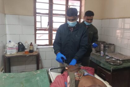 Two people were injured in a road accident in Duladih treatment was done at CHC Narayanpur