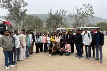 Vector Classes students went on an educational tour to Nalanda Pawapuri and Rajgir
