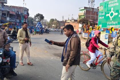 Vehicle checking campaign was conducted at Barhi Chowk online challan was issued for dozens of two wheelers