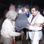 Warmth of humanity on a chilly night Hazaribagh Youth Wing distributed blankets to the needy late at night