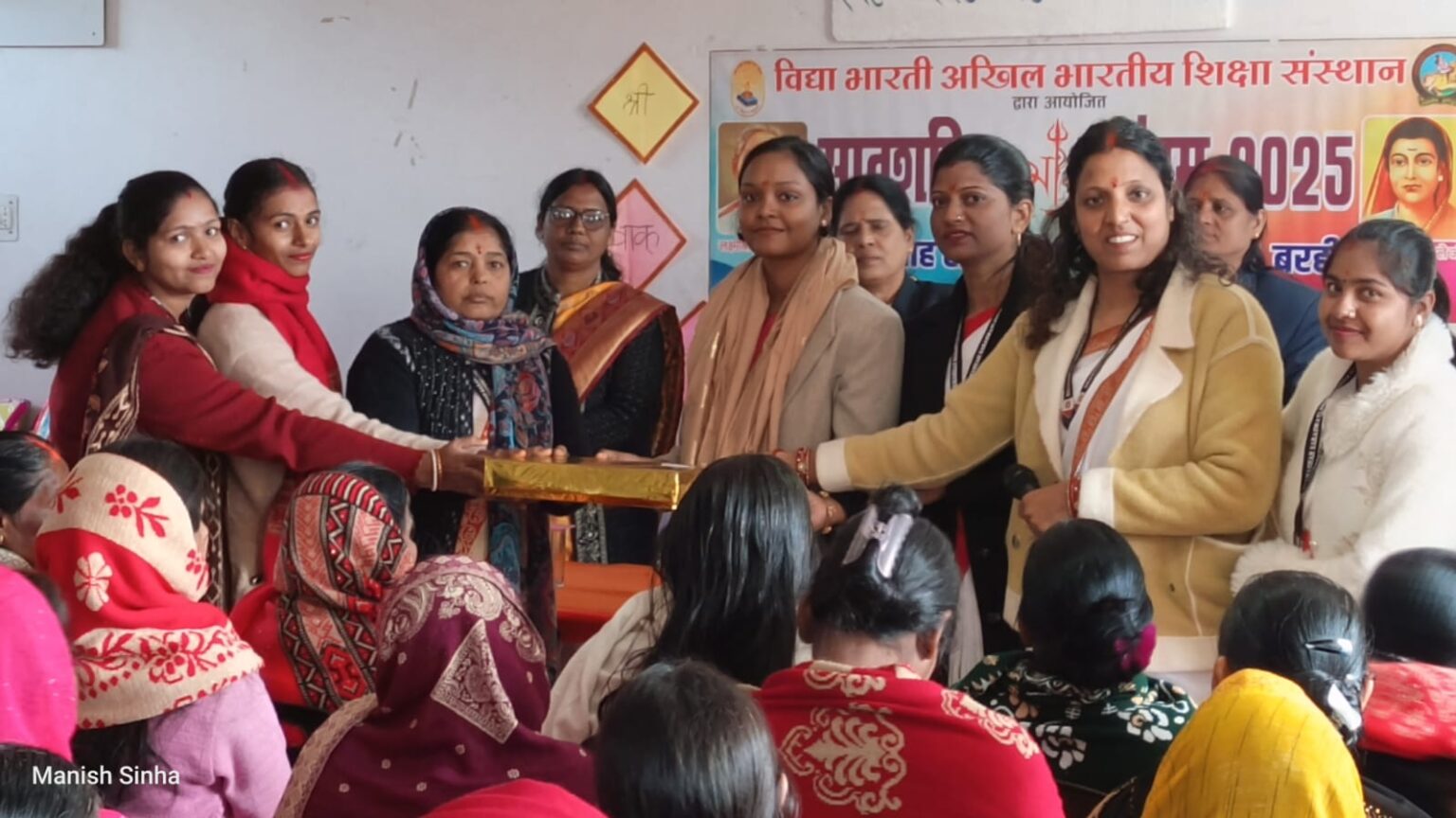 भामाशाह सरस्वती शिशु विद्या मन्दिर में आचार्या सृष्टि लकड़ा के सम्मान में स्नेह मिलन कार्यक्रम आयोजित 1 A love gathering program was organized in Bhamashah Saraswati Shishu Vidya Mandir in honor of Acharya Srishti Lakra