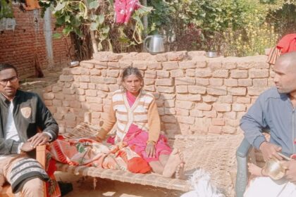 An elderly man died due to cold social worker consoled the family of the deceased and provided financial assistance