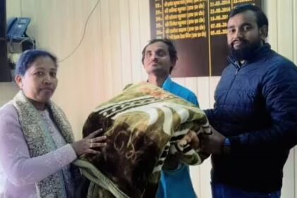 BDO Reshma Rekha Minj showed sensitivity provided a blanket to a blind youth to provide relief from the cold