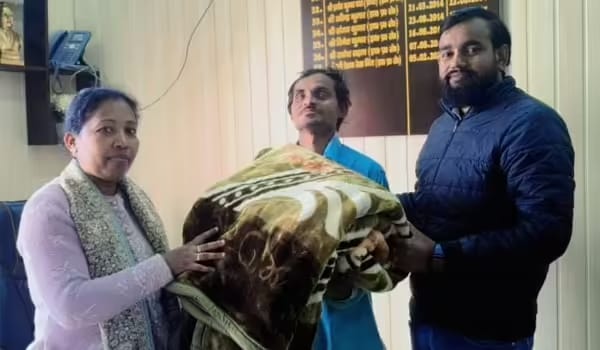 BDO Reshma Rekha Minj showed sensitivity provided a blanket to a blind youth to provide relief from the cold