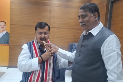BJP leader Bhaiyya Abhimanyu Prasad met Nitin Naveen in Delhi and wished him a Happy New Year
