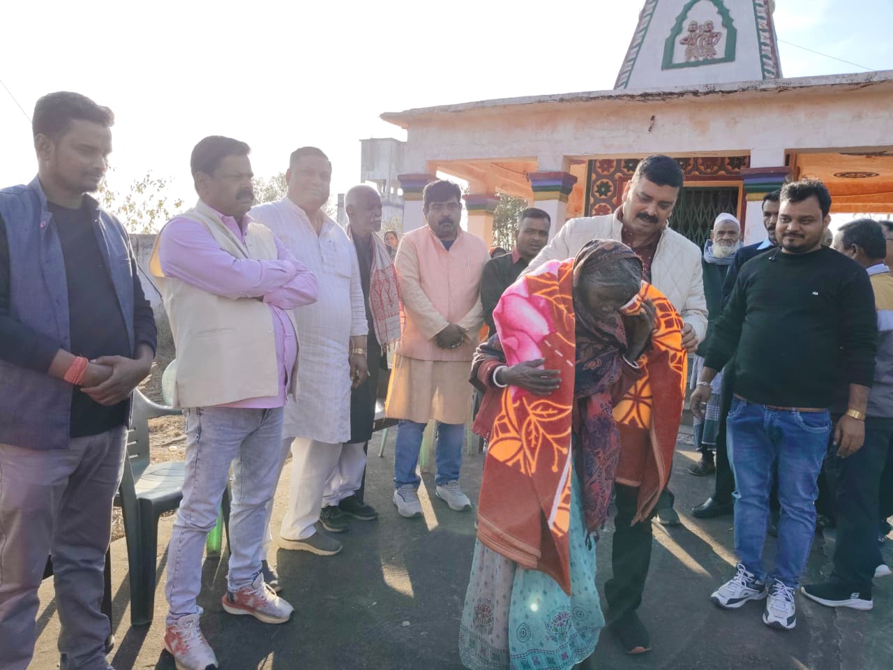 Blankets were distributed in Dadi Panchayat