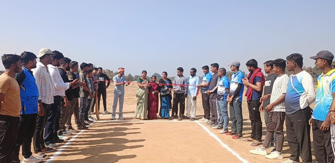 गोदरमा के लरगाहा खेल मैदान में क्रिकेट टूर्नामेंट का हुआ रंगारंग आगाज,मुख्य अतिथि किरण शर्मा ने फीता काटकर किया उद्घाटन 1 Cricket tournament got off to a colourful start at Largaha playground in Godrama Chief Guest Kiran Sharma inaugurated the tournament by cutting the ribbon