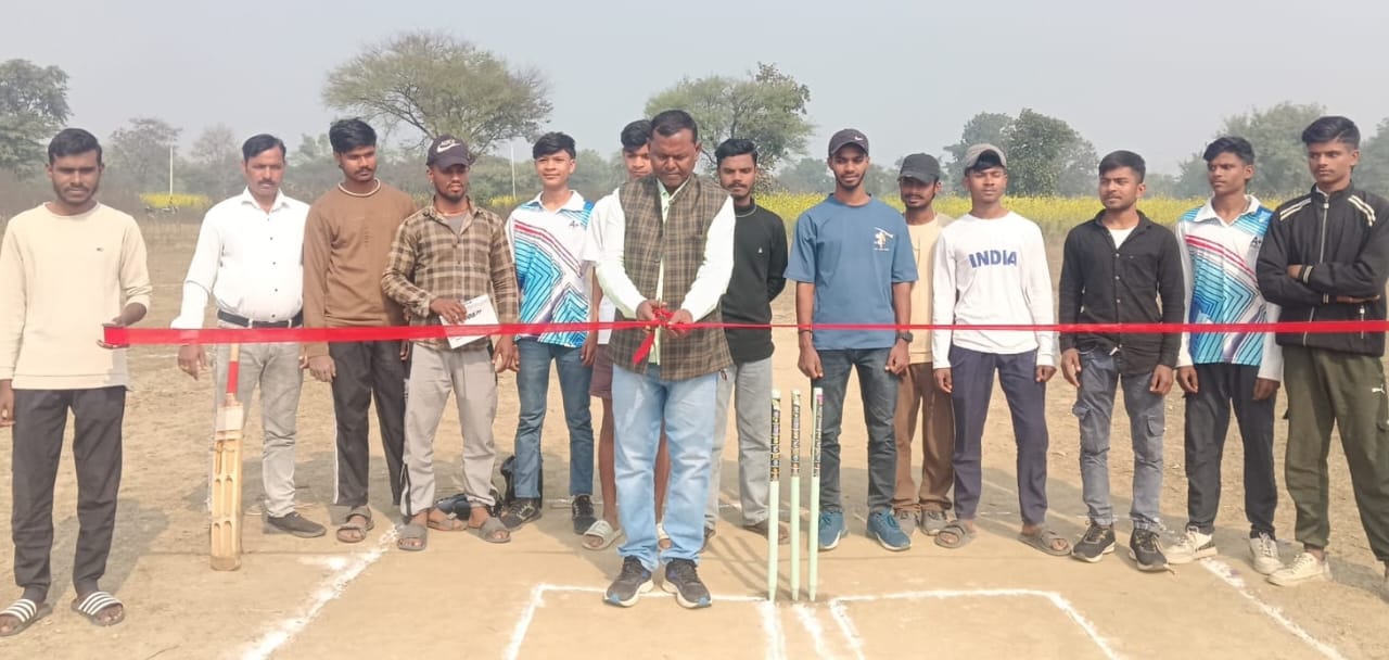 Cricket tournament got off to a colourful start at the B Mod playground President candidate Gopal Ram inaugurated it by cutting the ribbon