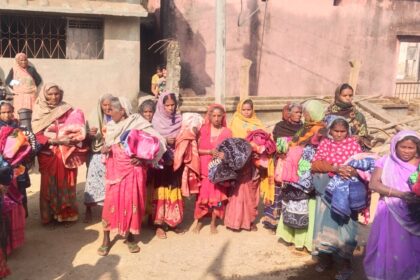 Deputy Chief Balraj Yadav distributed blankets among the needy at his own expense