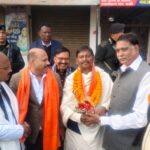 Former Chief Minister Arjun Munda was given a grand welcome by BJP workers at Barhi Chowk