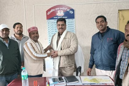 Former and current MP representative Om Prakash Mehta formally met the new police station in charge