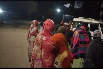 Four mafia members entered the village in the dark of night were surrounded by villagers and caught at a railway crossing and handed over to the police