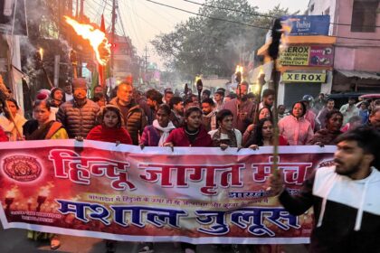 Hindu Jagrut Manch organised a torchlight protest against the genocide of Hindus in Bangladesh