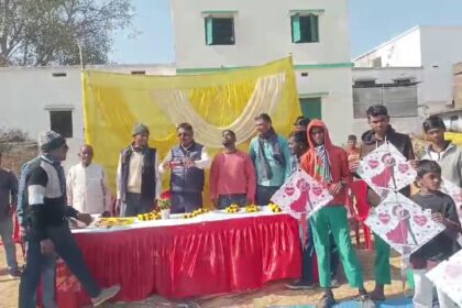Kite competition on Makar Sankranti in the premises of Katkamdag Shiva Temple hundreds of children participated