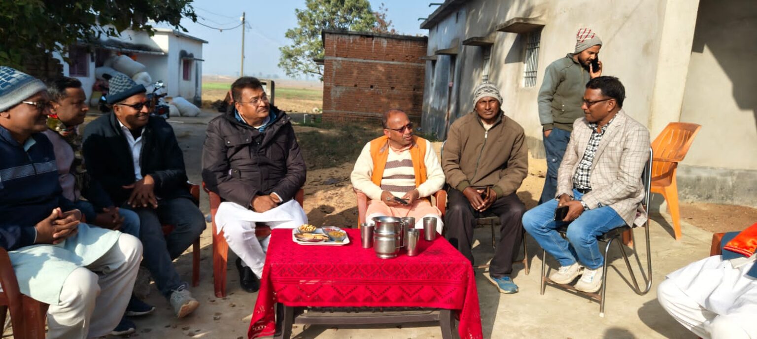 MP Manish Jaiswal reached the condolence meetings in Chauparan area and paid tribute to the departed souls