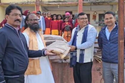 MP Manish Jaiswals initiative brought a gift to Aarsh Kanya Gurukul MP representative handed over a blanket to the Gurukuls Acharya