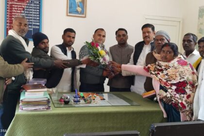 Manatu Courtesy meeting of MP representatives with newly appointed station in charge Vicky Kumar