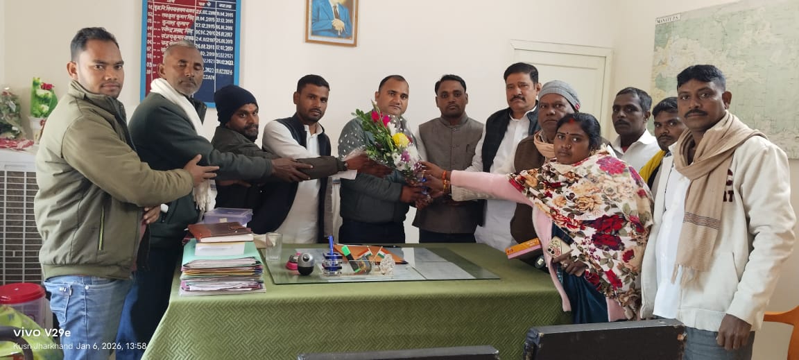 Manatu Courtesy meeting of MP representatives with newly appointed station in charge Vicky Kumar