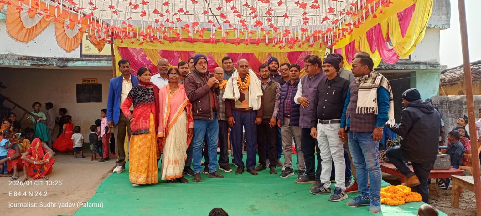 मनातू : जसपुर स्कूल के प्रधानाध्यापक सुरेंद्र कुमार का विदाई सह सम्मान समारोह संपन्न। 1 ManatuFarewell and felicitation ceremony of Jaspur School Principal Surendra Kumar concluded