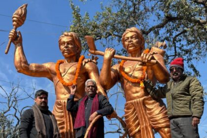 Municipal Corporation forgot Shahid dust covered statue cleaned after Bateshwar Mehtas intervention CITU