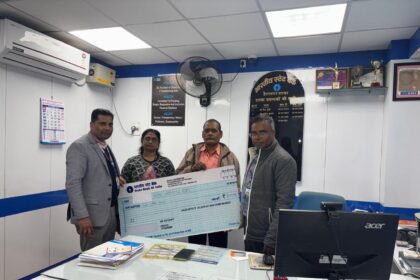 SBI gave a cheque of Rs 2 lakh as insurance amount