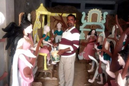 Sculptors busy giving final touches to the idols of Goddess Saraswati in Barkatha for Basant Panchami