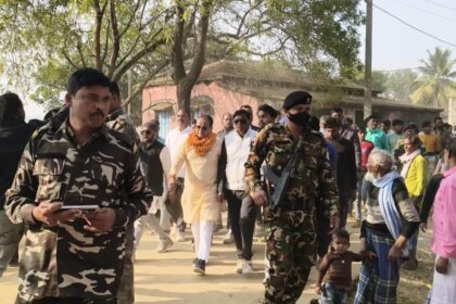 The minister laid the foundation stone for the bridge construction work