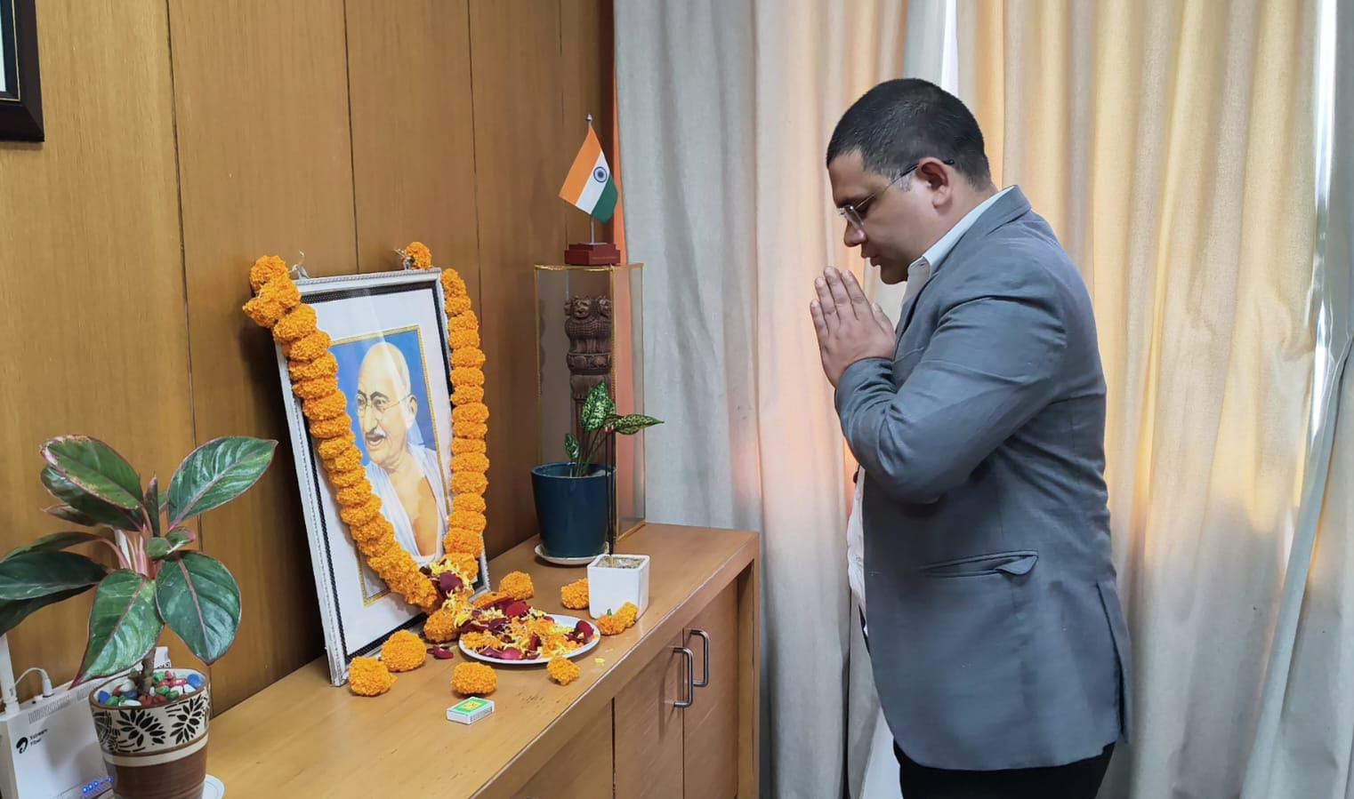 Tributes to Father of the Nation Mahatma Gandhi on his death anniversary ​​Deputy Commissioner