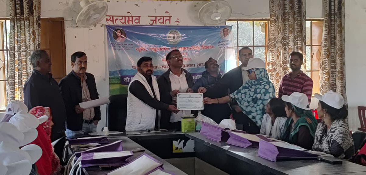 Two day farmer training concludes in Basaria Chief Manoj Rajak participates