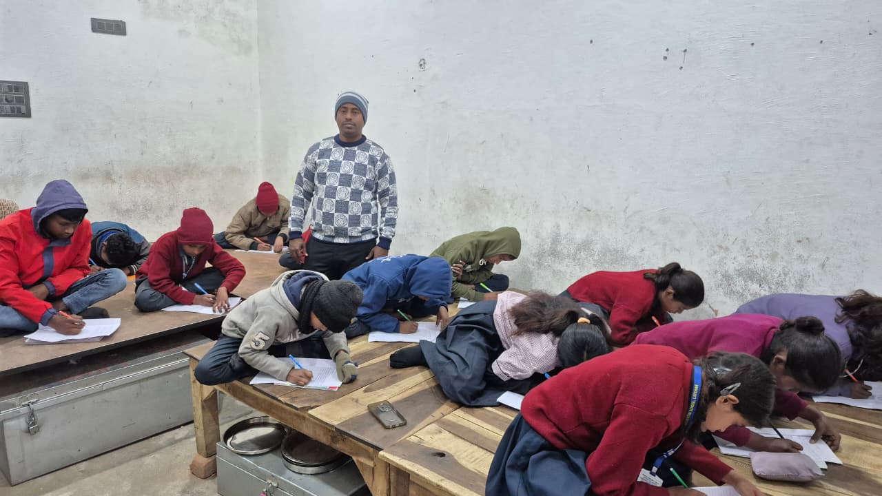 Various competitions organized in Latehar under the campaign of Drug Free India