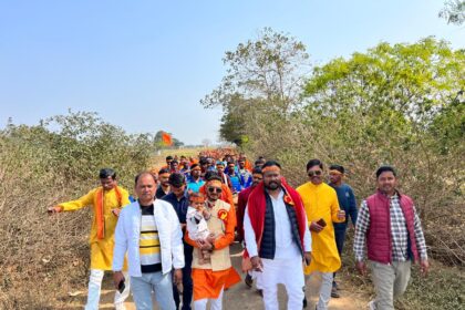 Grand inauguration of Shiv Mandir Pran Pratishtha Mahayagna in Crowds gathered in Kalash Yatra BJP leader Sunny Toppo participated