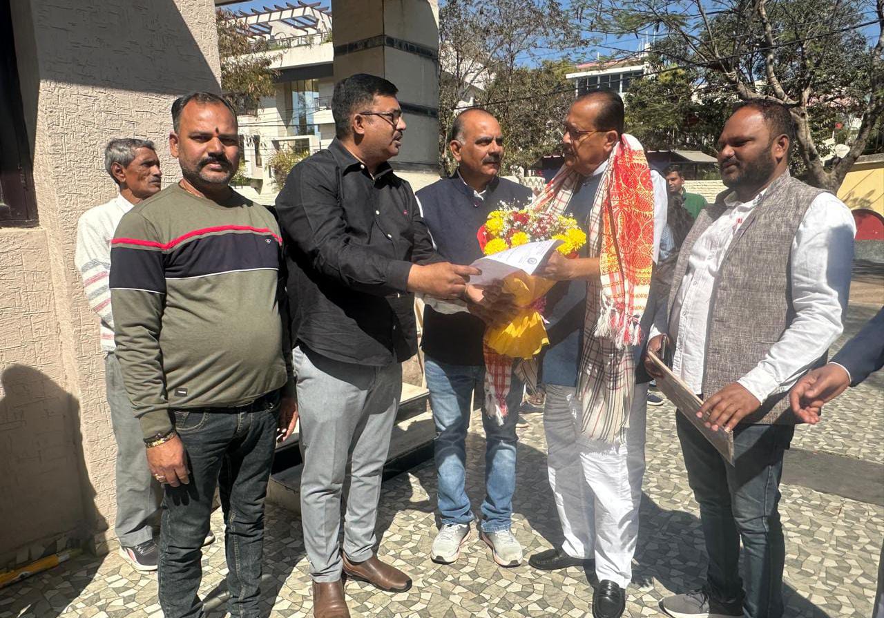 Poor children studying in private schools should also get the benefits of government schemesAlok Kumar Dubey