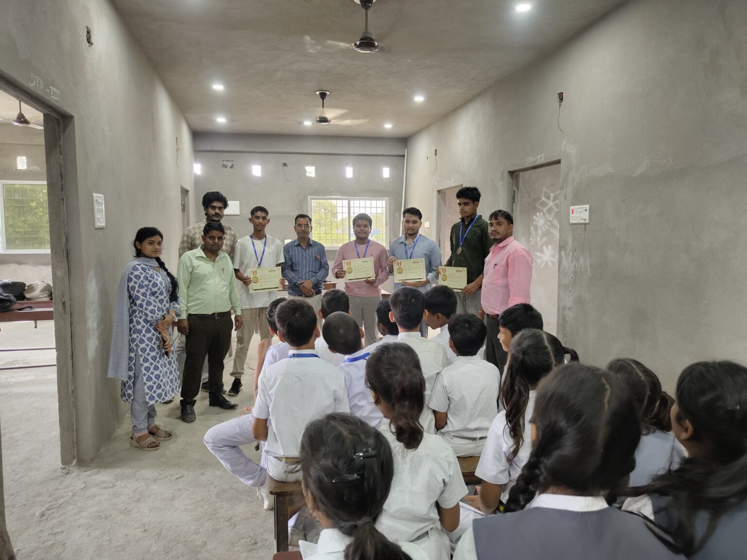 तारा पब्लिक स्कूल हाता में लेखन प्रतियोगिता का किया गया आयोजन,सफल प्रतिभागियों को किया गया पुरस्कृत 1 IMG 20260718 WA0089