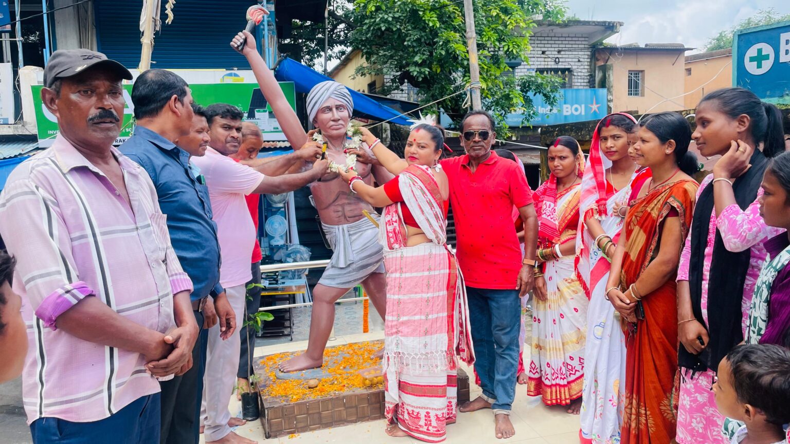 हल्दीपोखर में मुखिया देवी कुमारी के नेतृत्व में मनाया गया विश्व आदिवासी दिवस 1 IMG 20260809 WA0077