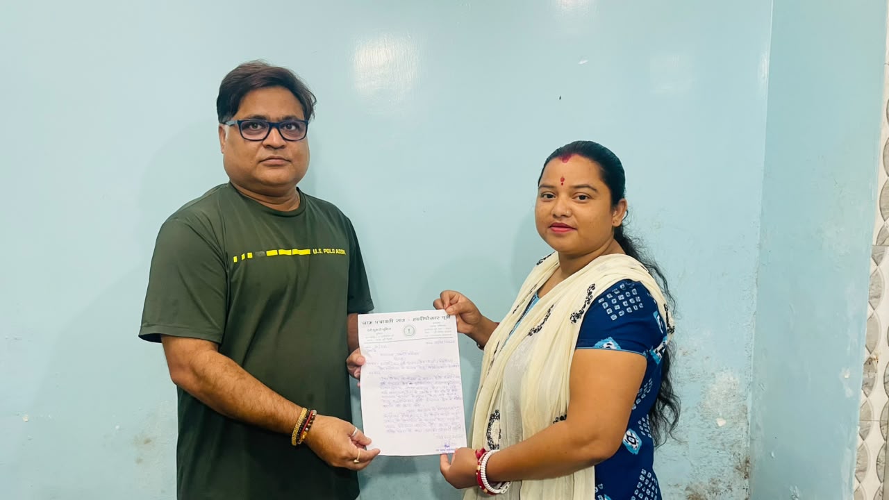 बढ़ते मच्छर के प्रकोप को देखते हुए क्षेत्र को गंभीर बीमारी से बचाने के लिए मुखिया देवी कुमारी ने स्वास्थ विभाग से फॉगिंग करने के लिए मांग पत्र सौंपी 1 IMG 20260809 WA0159