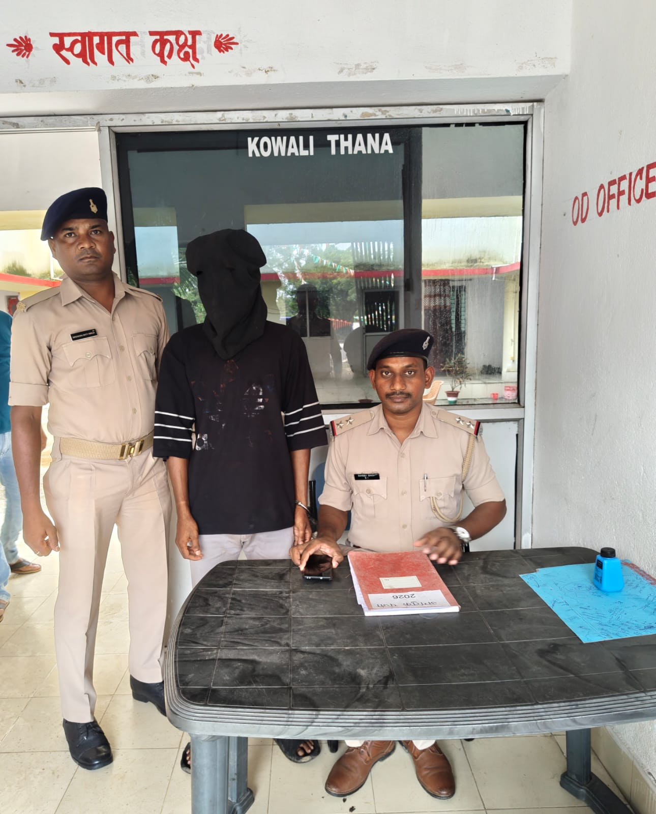 पोडाडीह में आत्महत्या के लिए उकसाने के आरोप में कोवाली पुलिस ने शत्रुधन पुराण को गिरफ्तार कर न्यायिक हिरासत में भेजा 1 IMG 20260818 WA0113