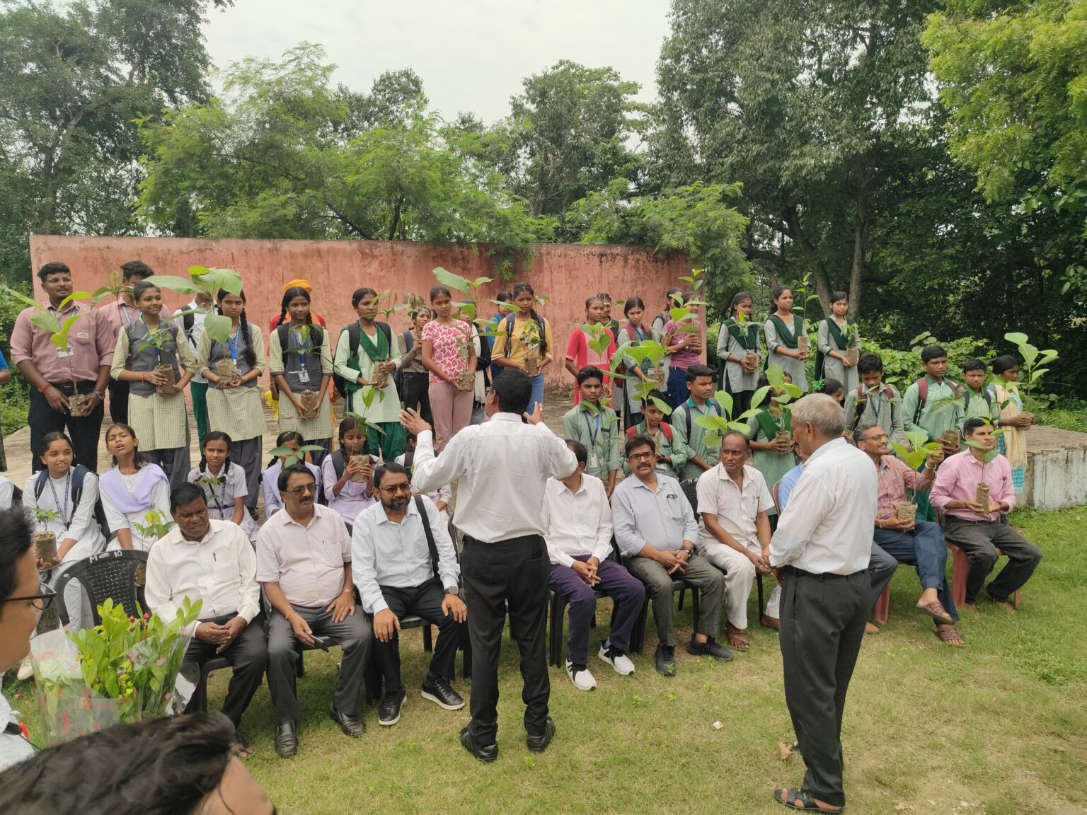 माताजी आश्रम में दूसरे चरण का साहित्य प्रतियोगिता संपन्न,विभिन्य विद्यालय के 60 बच्चों ने लिया भाग 1 IMG20260802113440